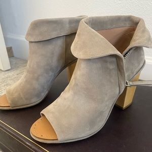 Signature Vince Camuto open toe Suede bootie. Size 7.5